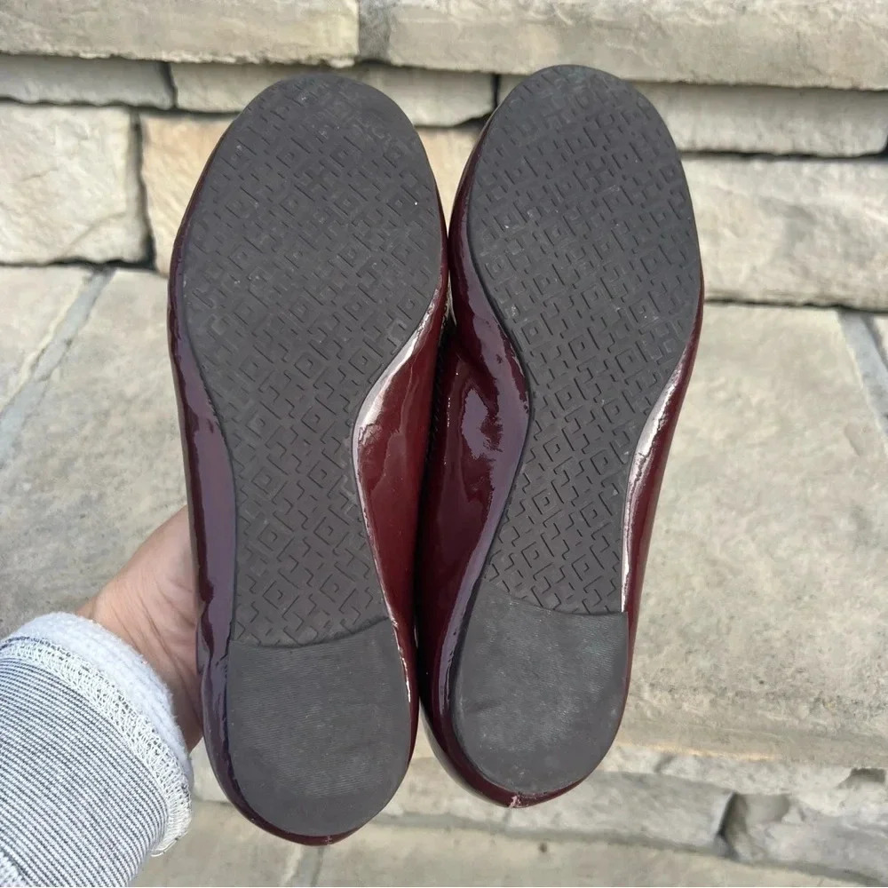 Tory Burch burgundy flats with gold logo Sz 6M - Picture 4 of 10